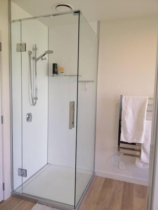 Purangi Waterfront Retreat - 2 Bedroom Cooks Beach Екстериор снимка