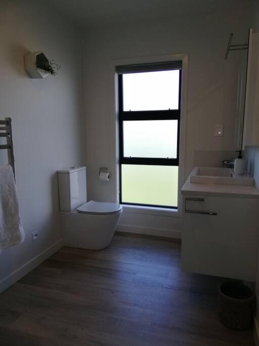 Purangi Waterfront Retreat - 2 Bedroom Cooks Beach Екстериор снимка
