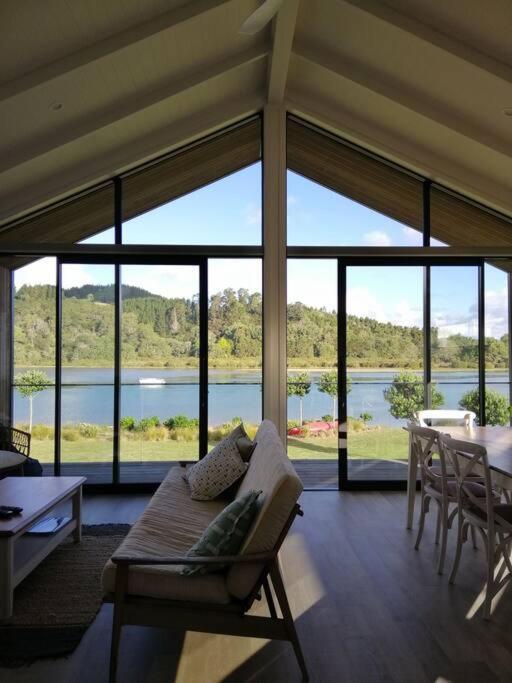 Purangi Waterfront Retreat - 2 Bedroom Cooks Beach Екстериор снимка
