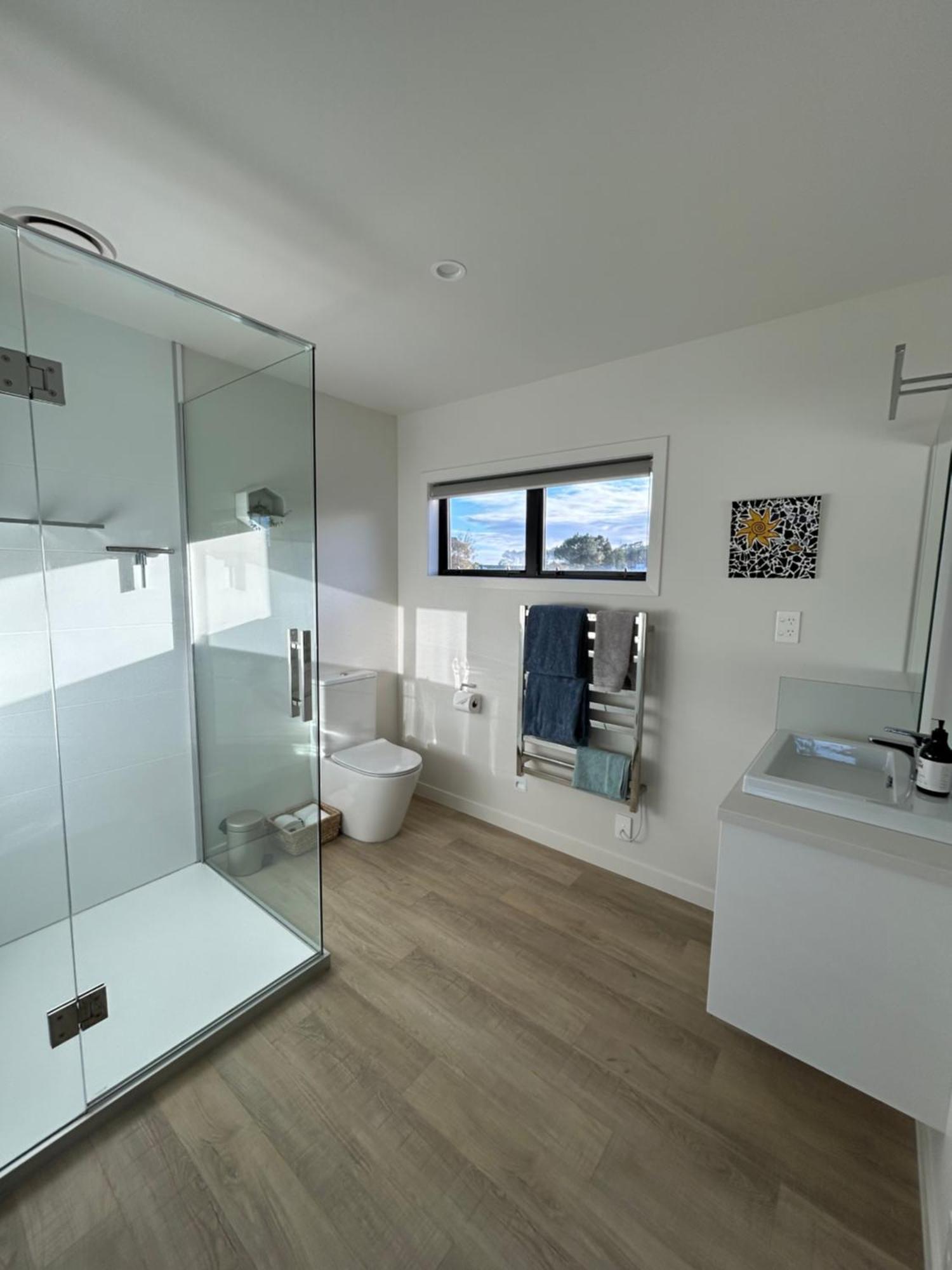 Purangi Waterfront Retreat - 2 Bedroom Cooks Beach Екстериор снимка